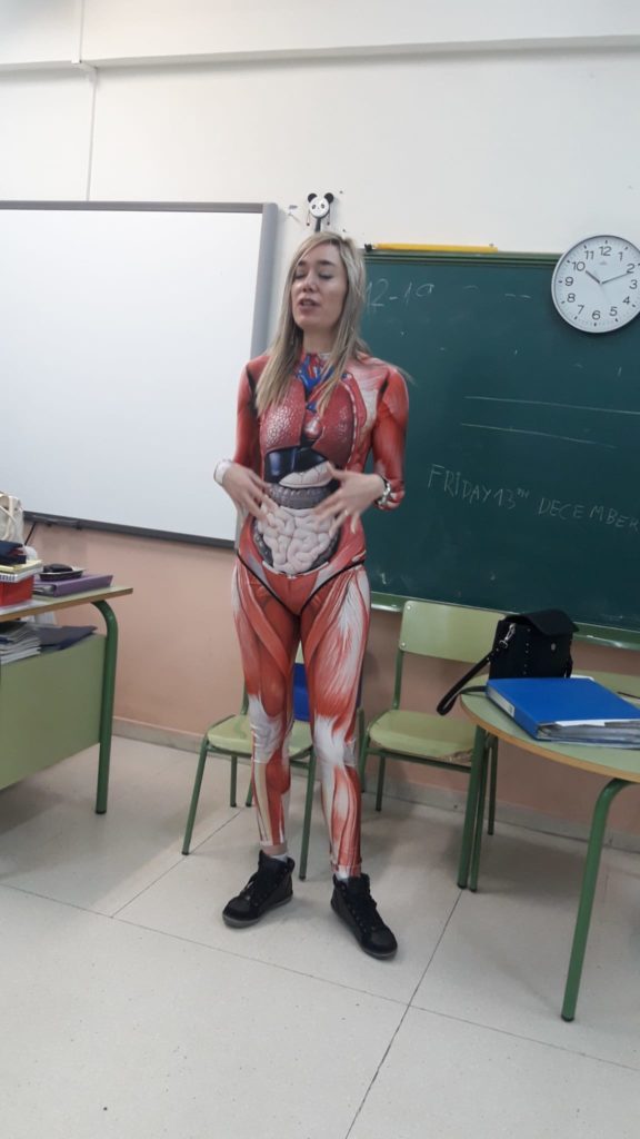 Profesora Se Quita La Piel Para Enseñar Anatomía A Sus Alumnos Crítica Digital Noticias 